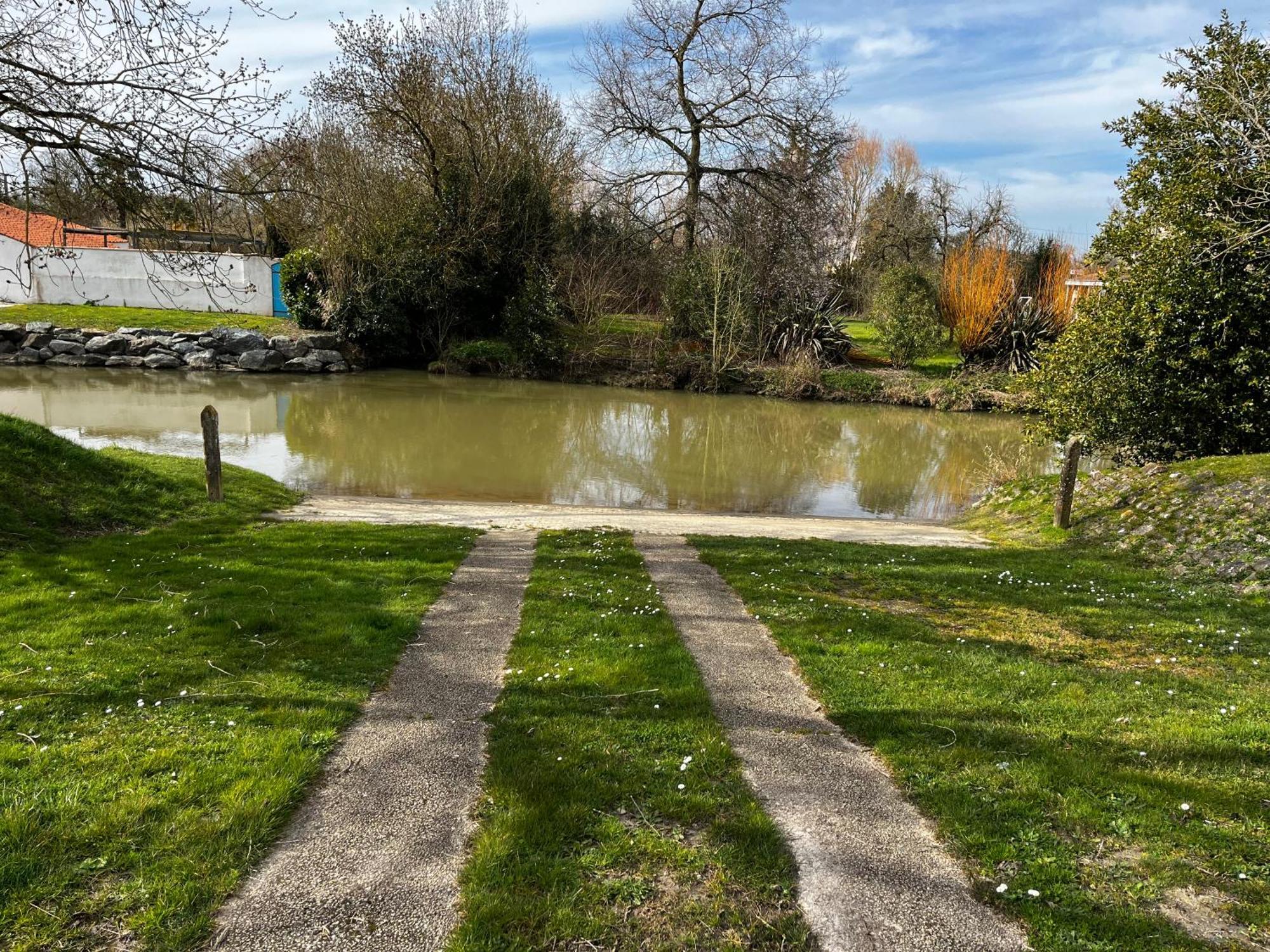 La Maison Du Bonheur Le Gué-de-Velluire Esterno foto